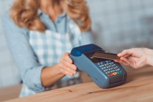 Milyen előnyei vannak a bankkártyás fizetésnek?